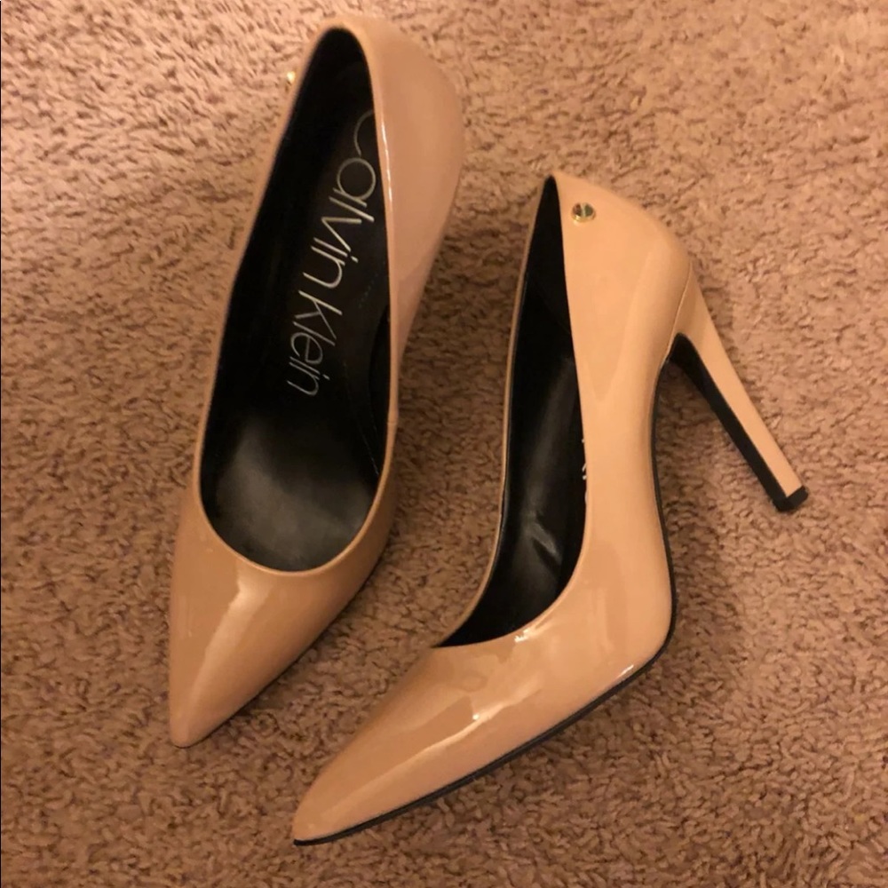 Calvin Klein nude pumps